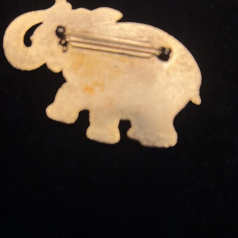 Unique enameled elephant pin - Picture 4 of 5
